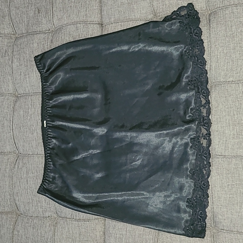 Victoria's Secret Black half slip mini lace trim M